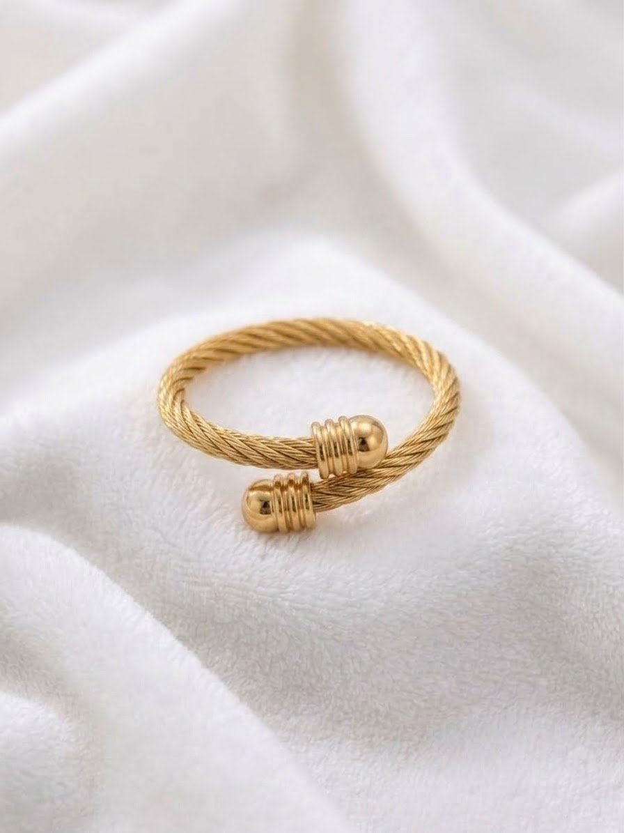 Twisted Cable Ring